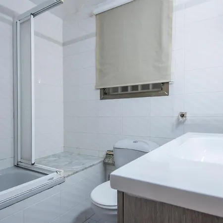 R113 Beachfront Romeu Apartment *