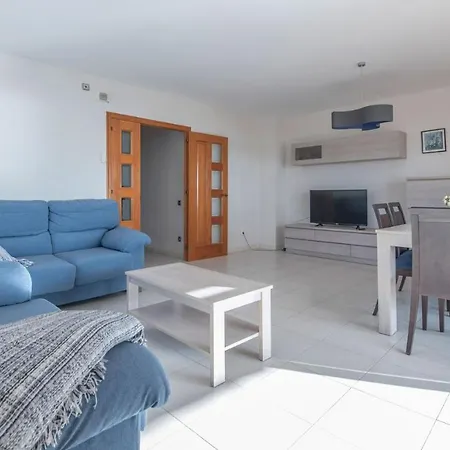 R113 Beachfront Romeu Apartment *