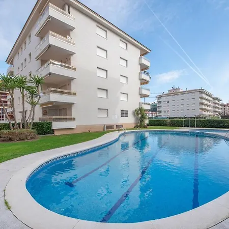 R113 Beachfront Romeu Apartment *